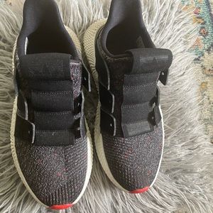 Woman sneakers size 8